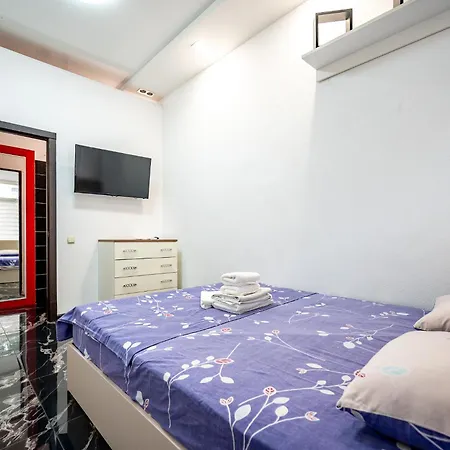 Hotel No 9 *